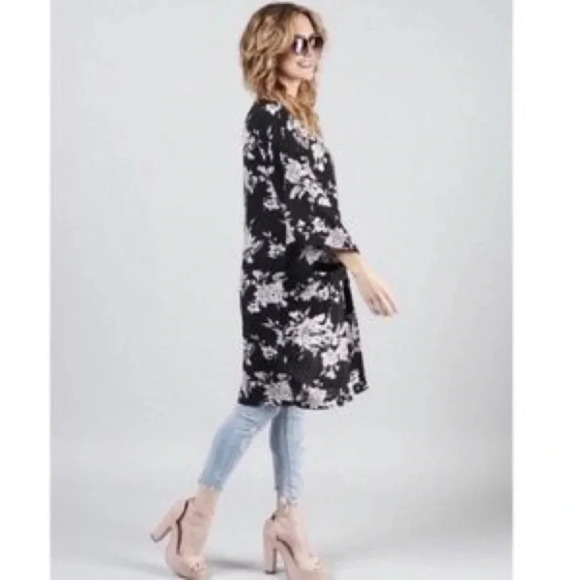 Spiritual Gangster Black/white Floral Kimono/robe - Picture 1 of 12